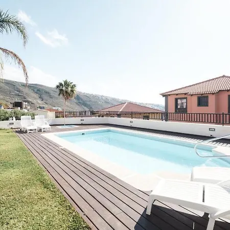 Sleeps 6 Pool Wifi Nyaraló